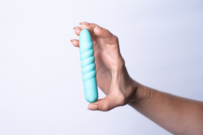 LOLA USB Rechargeable Silicone 10-Function Vibrating Twisty Bullet Blue